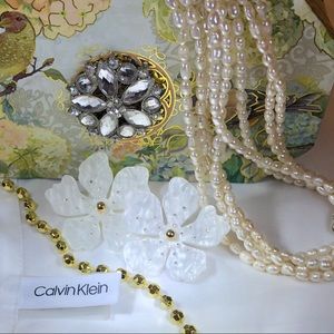 Flower Silver & Gold Accent Earrings, NWT🌷🌷🌷